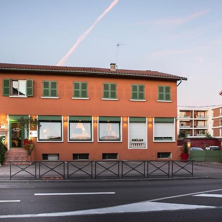 Auberge De La Vallee Francheville  エクステリア 写真